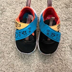 Nike Fly Ease Size 6C